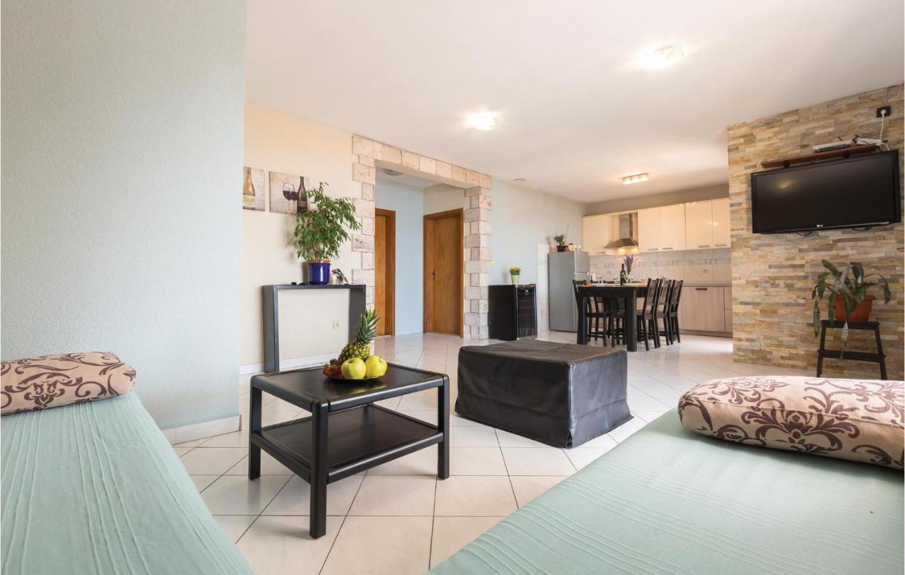 2 Bedroom Beautiful Apartment In מאקרסקה מראה חיצוני תמונה