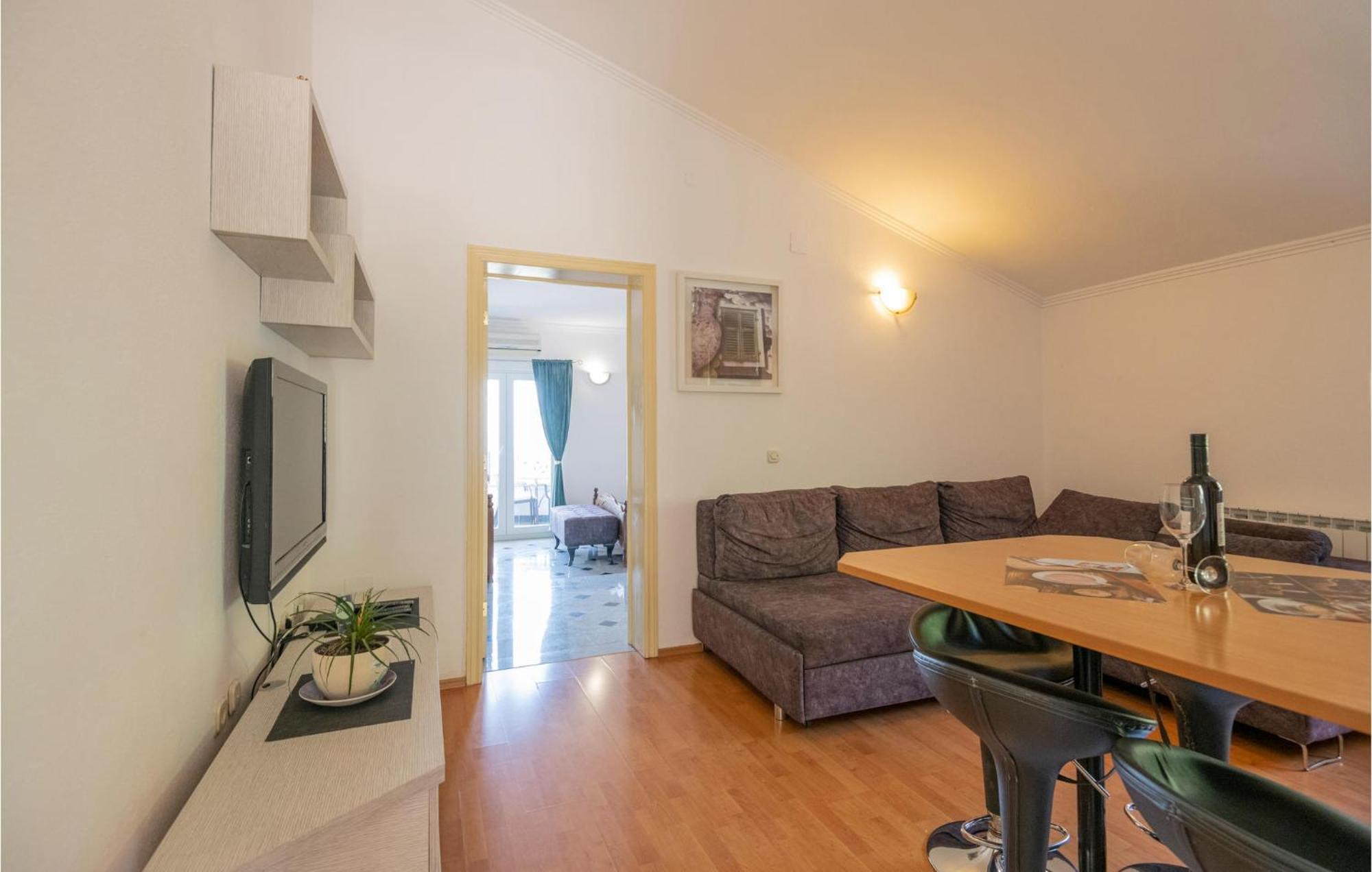 2 Bedroom Beautiful Apartment In מאקרסקה מראה חיצוני תמונה