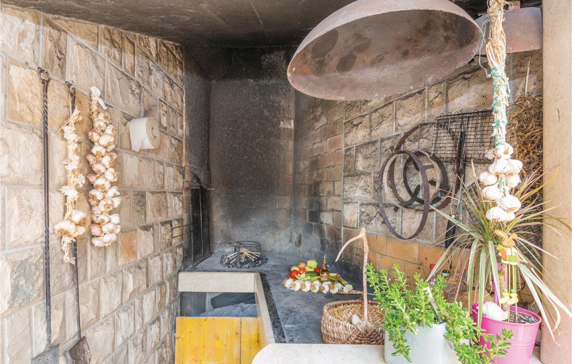 2 Bedroom Beautiful Apartment In מאקרסקה מראה חיצוני תמונה