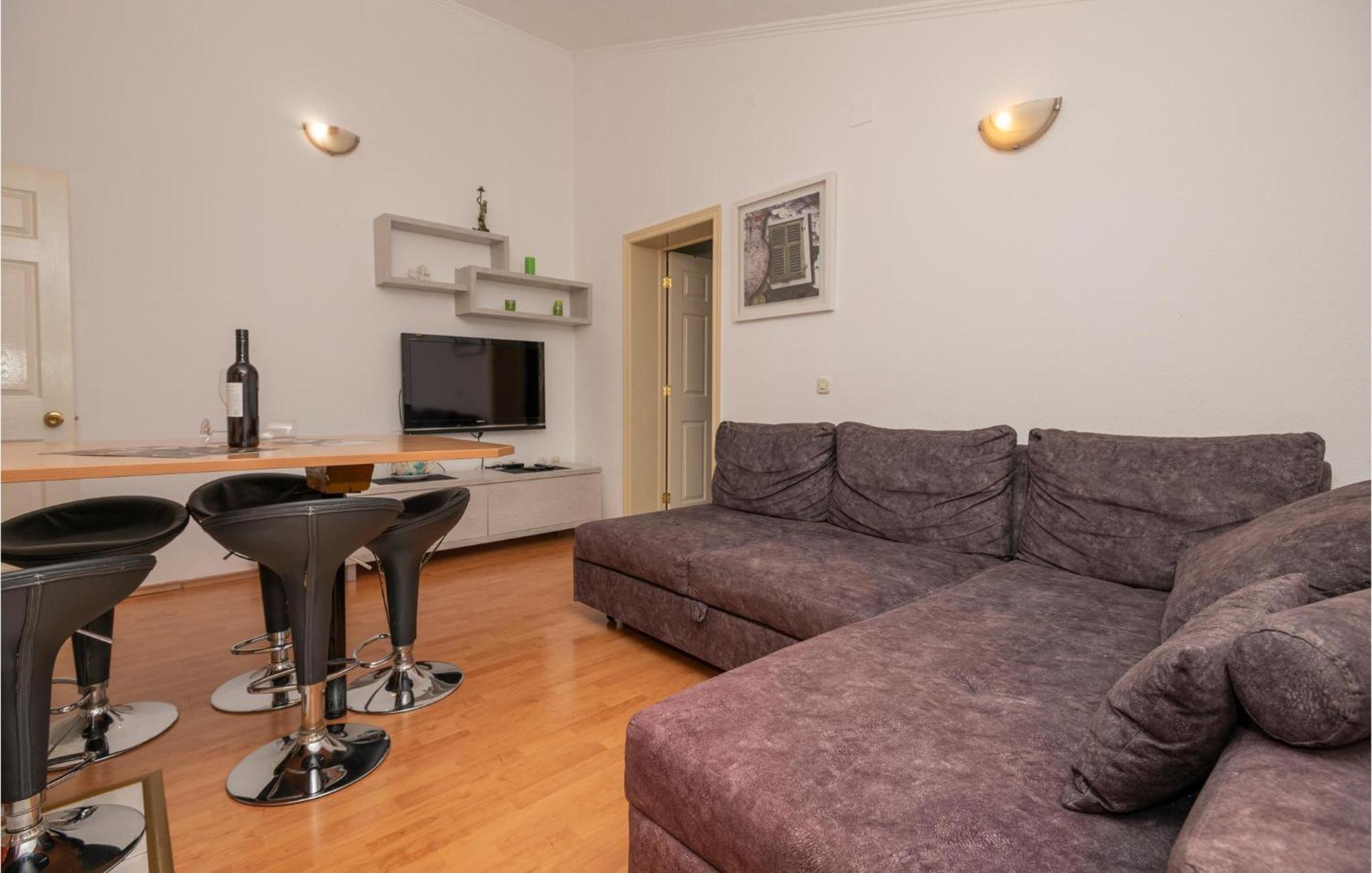 2 Bedroom Beautiful Apartment In מאקרסקה מראה חיצוני תמונה