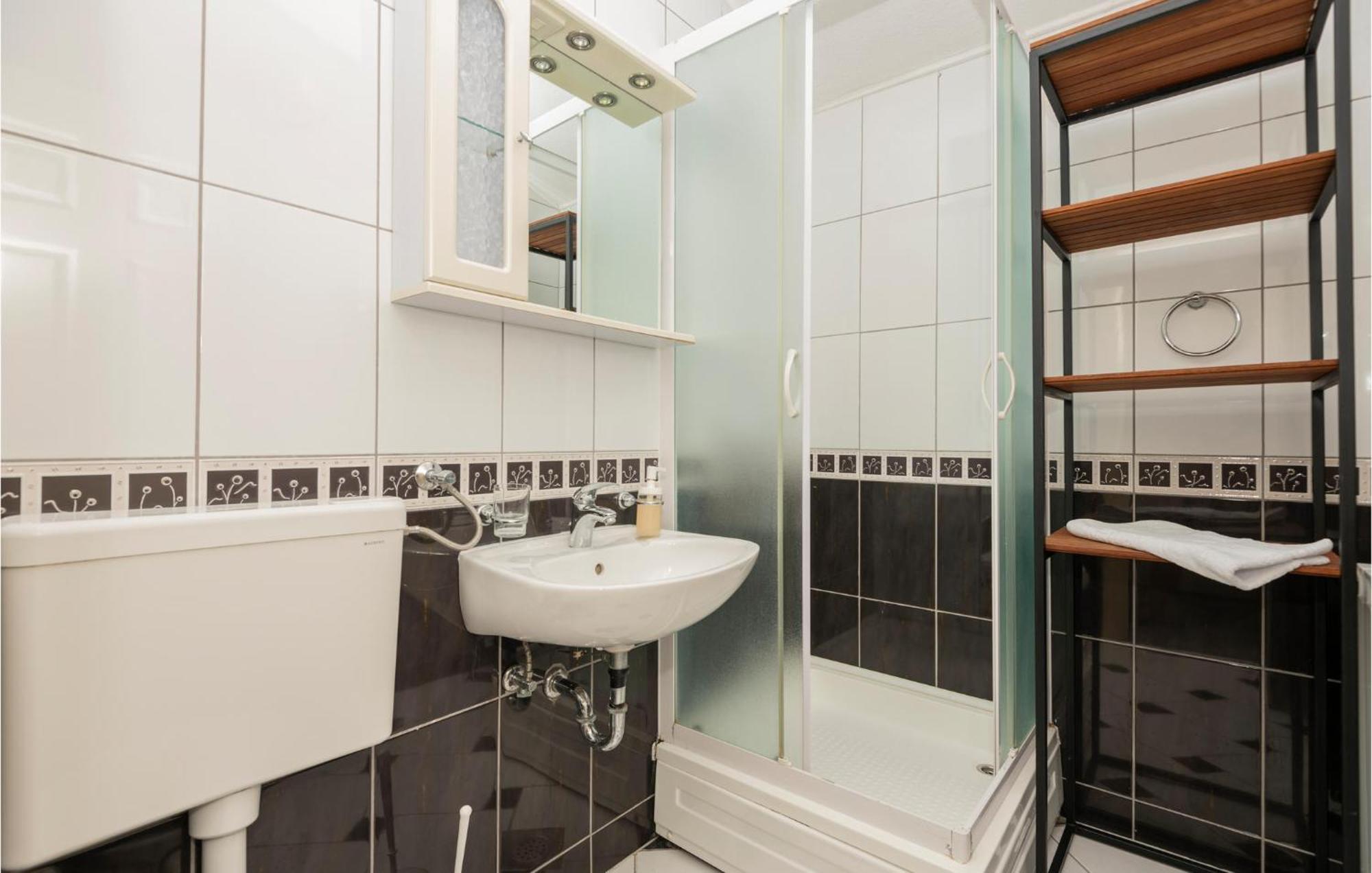 2 Bedroom Beautiful Apartment In מאקרסקה מראה חיצוני תמונה