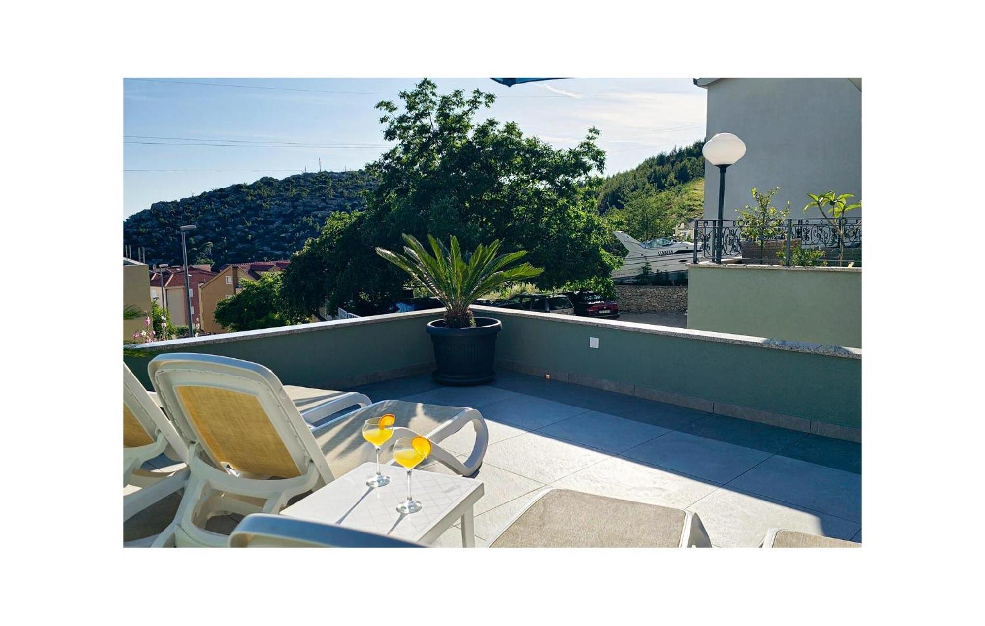 2 Bedroom Beautiful Apartment In מאקרסקה מראה חיצוני תמונה
